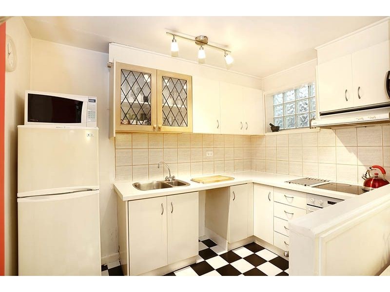 2/4 Yorston Crt, Elsternwick VIC 3185