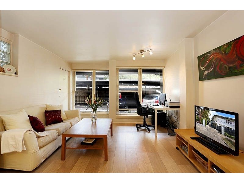 2/4 Yorston Crt, Elsternwick VIC 3185