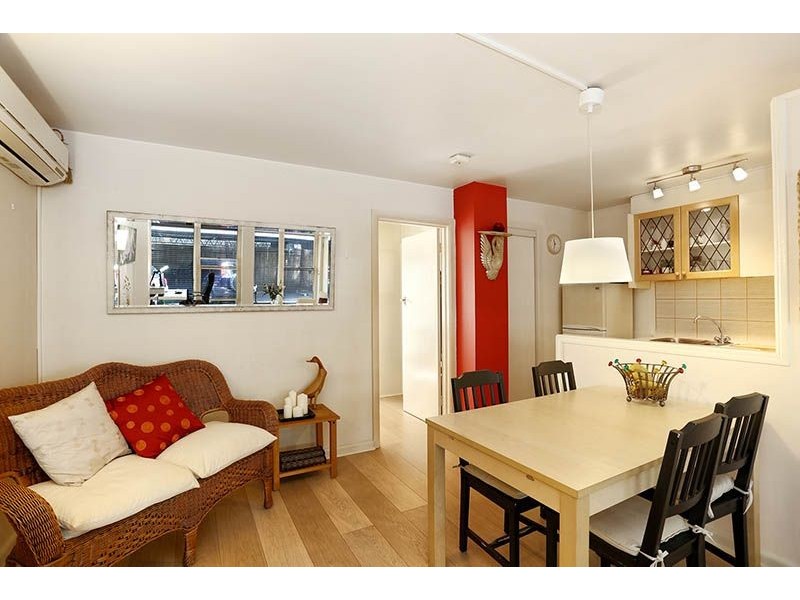 2/4 Yorston Crt, Elsternwick VIC 3185