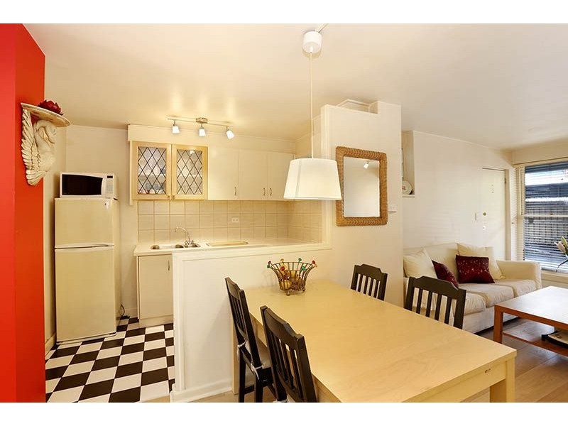 2/4 Yorston Crt, Elsternwick VIC 3185