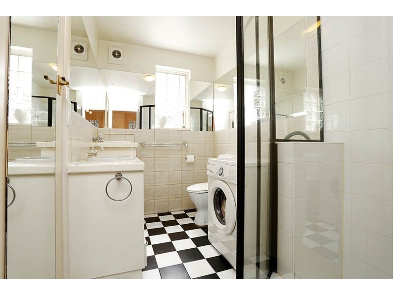 2/4 Yorston Crt, Elsternwick VIC 3185