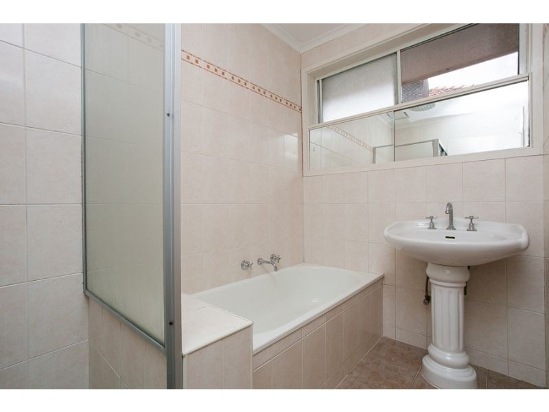 2/4 Wattle Gve, Mckinnon VIC 3204