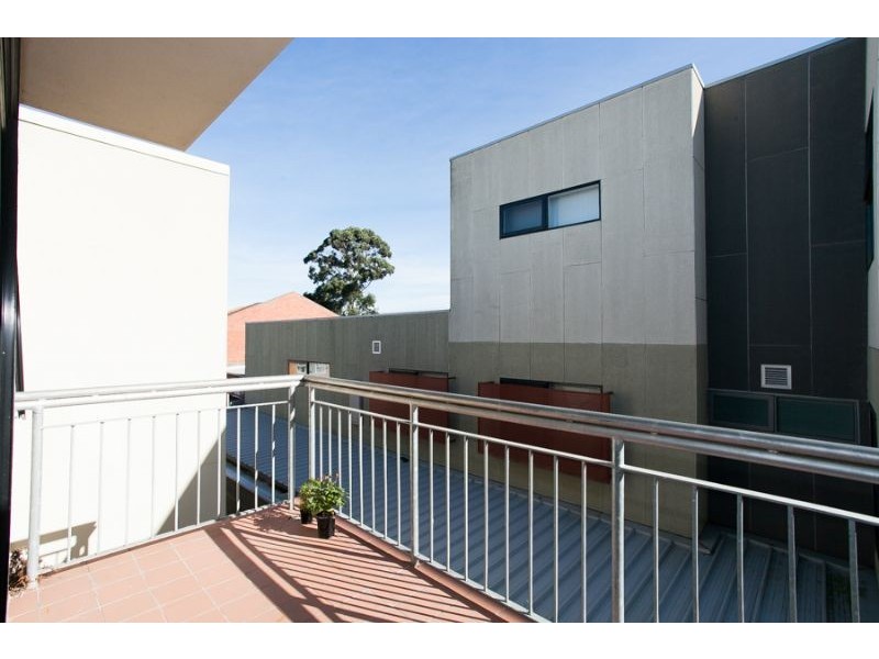 4/3 Royal Lane, Glen Huntly VIC 3163