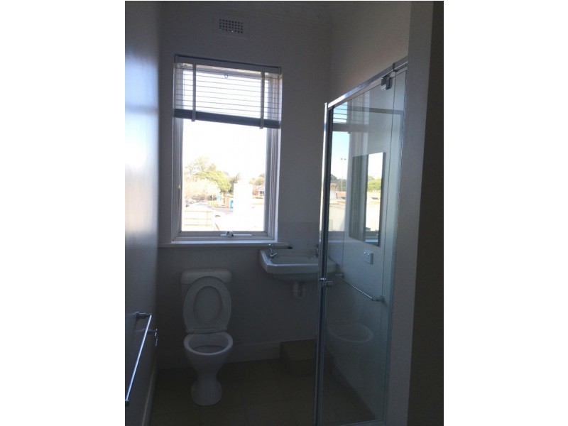 Rear upstairs/115 Koornang Road, Carnegie VIC 3163