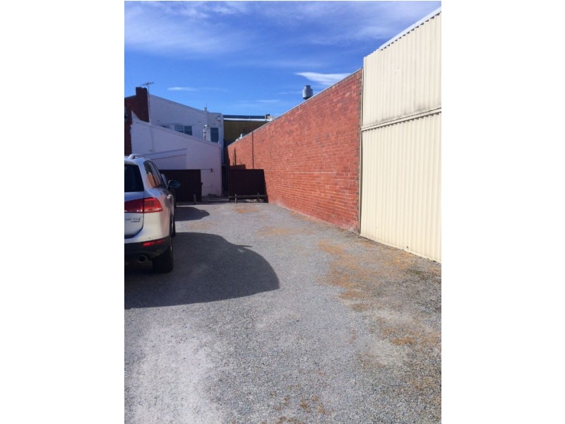 Rear upstairs/115 Koornang Road, Carnegie VIC 3163