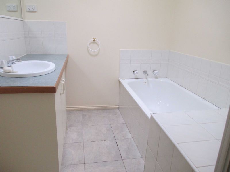 3/292 Warrigal Road/ corner Devoy st, Oakleigh South VIC 3167