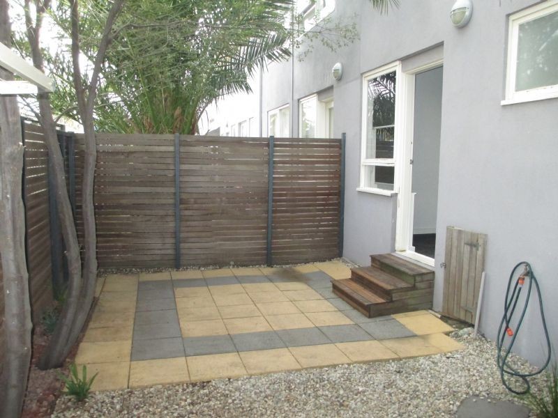 2/21 Royal Avenue, Glen Huntly VIC 3163