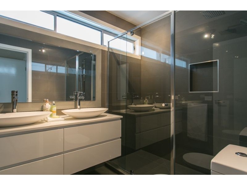 1/1 Warland Road, Hampton East VIC 3188