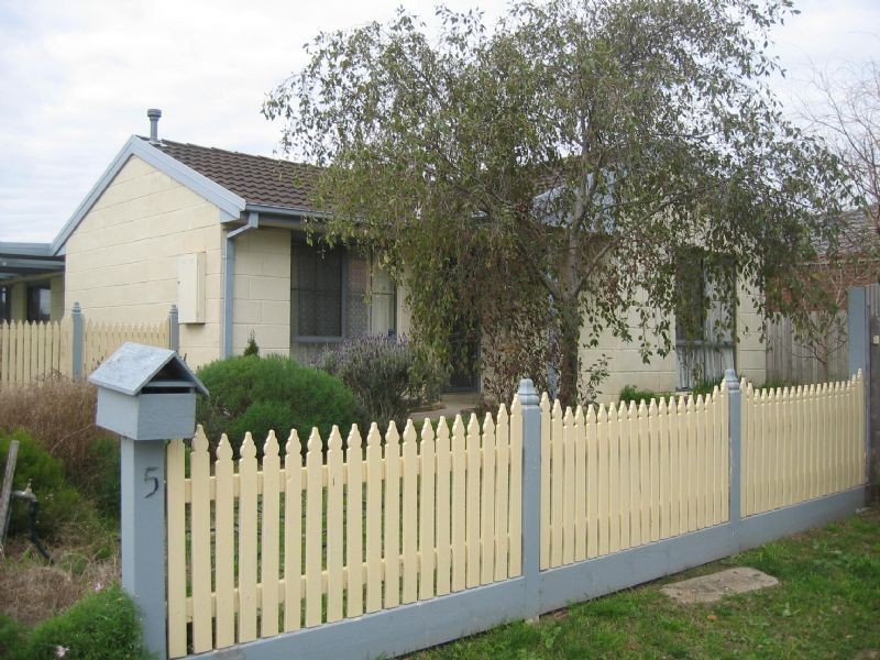 5 Rochelle Court, Narre Warren South VIC 3805