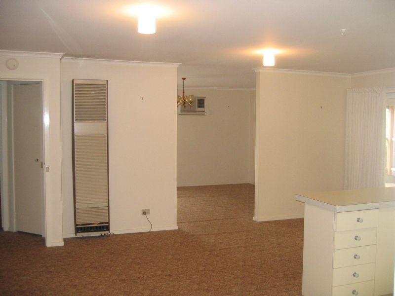 11 Beckington Crescent, Hampton Park VIC 3976