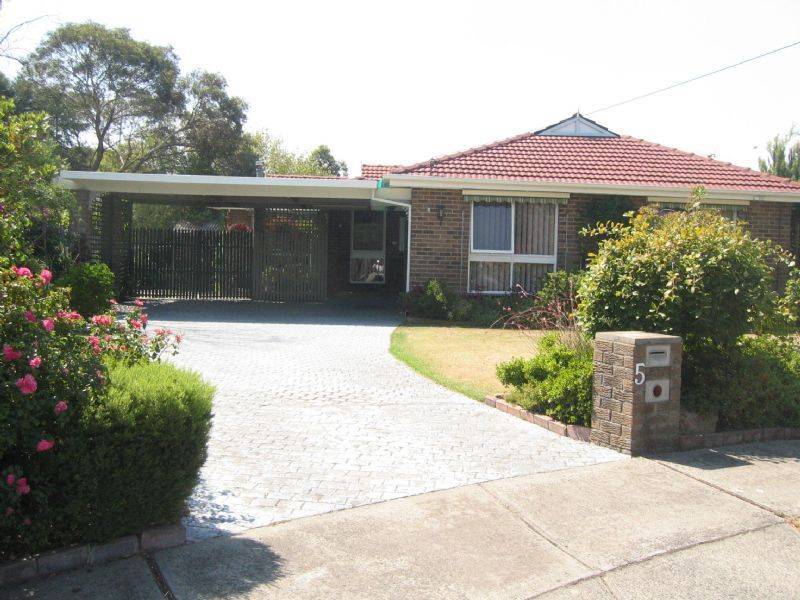 5 Karol Court, Hampton Park VIC 3976