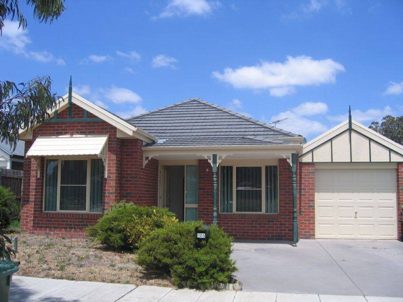105 Hutchinson Drive, Lynbrook VIC 3975