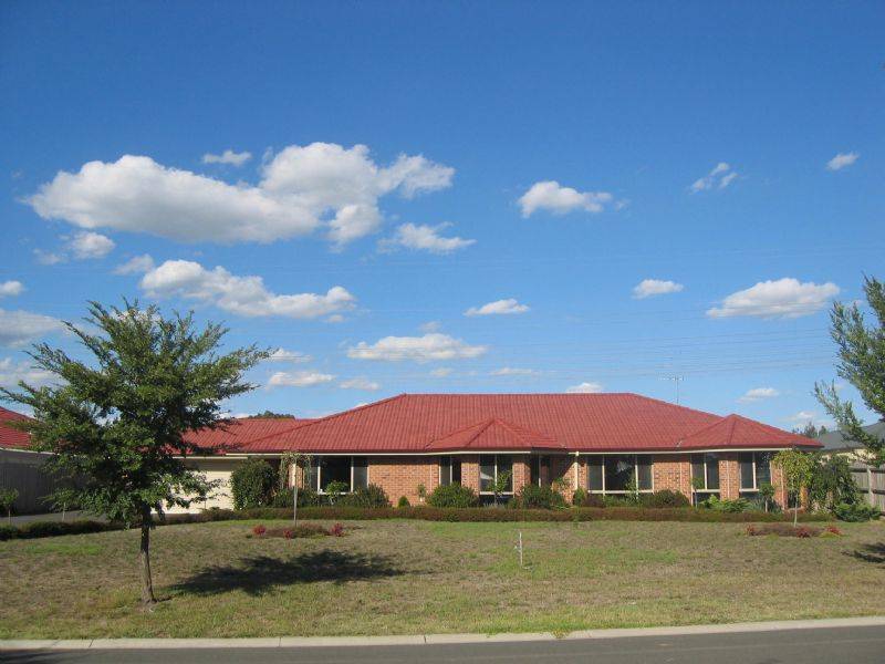 12 The Grove, Hampton Park VIC 3976