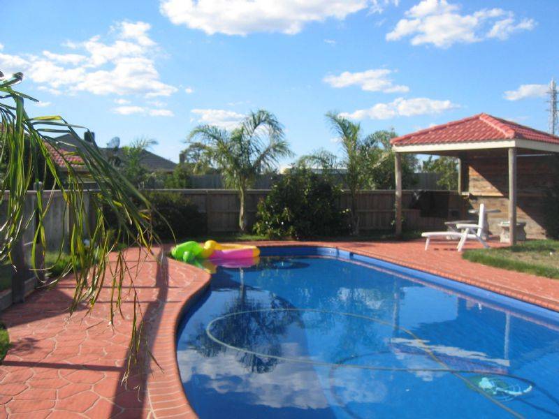 12 The Grove, Hampton Park VIC 3976