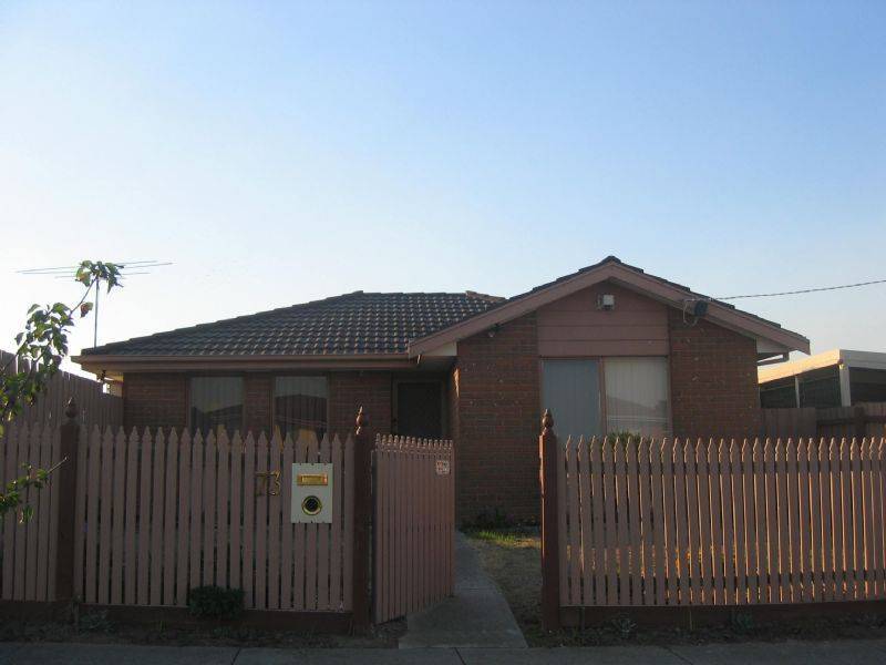 73 Edeys Run, Hampton Park VIC 3976