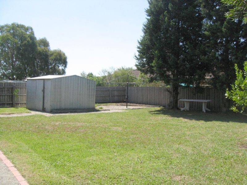 15 Beckington Crescent, Hampton Park VIC 3976