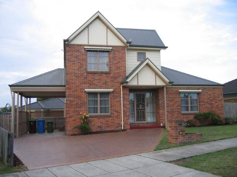 2 Henry Lawson Drive, Lynbrook VIC 3975