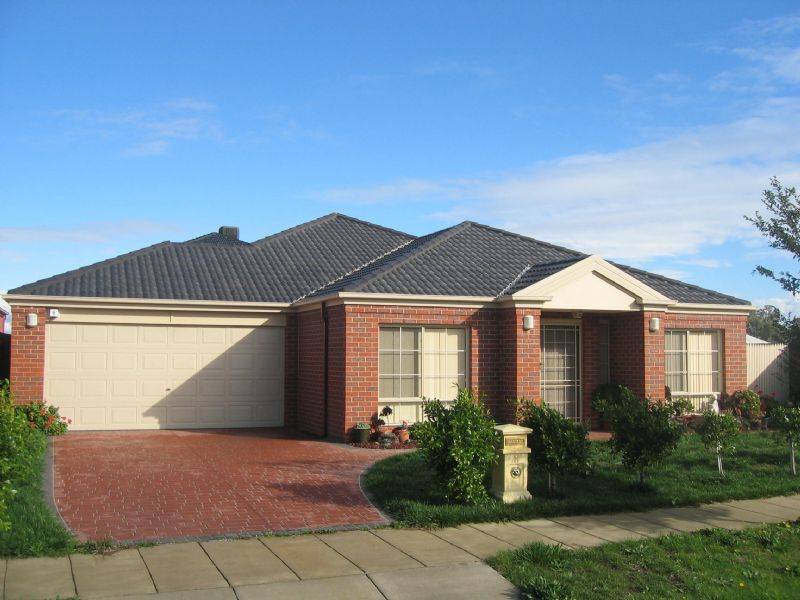 8 Baynton Crescent, Lynbrook VIC 3975