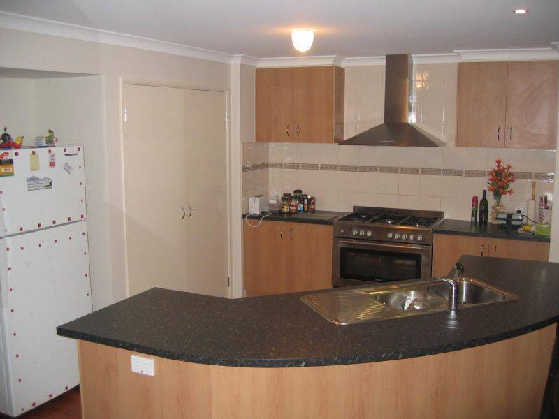 8 Baynton Crescent, Lynbrook VIC 3975