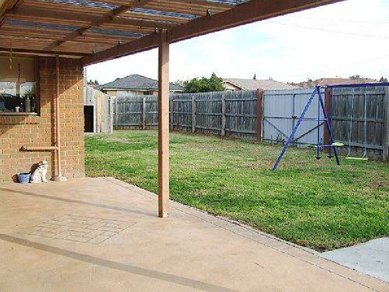 73 Edeys Run, Hampton Park VIC 3976