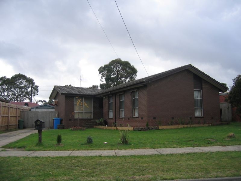 19 Village Drive, Hampton Park VIC 3976
