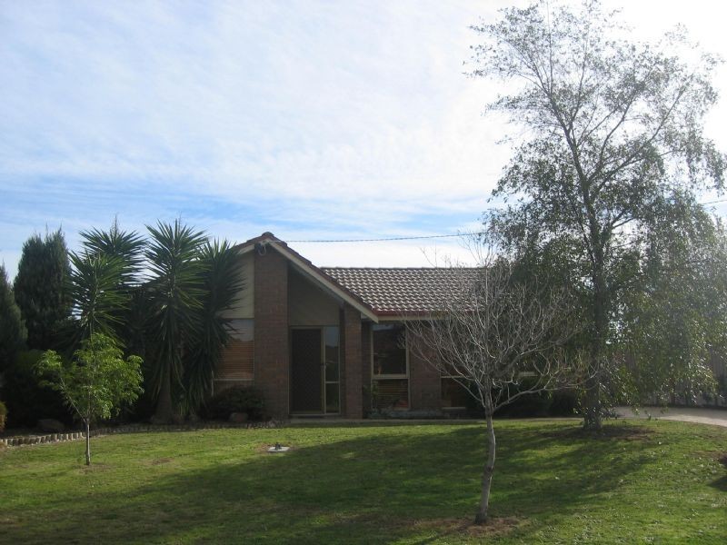 9 General Joshua Drive, Hampton Park VIC 3976