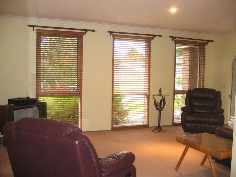 9 General Joshua Drive, Hampton Park VIC 3976