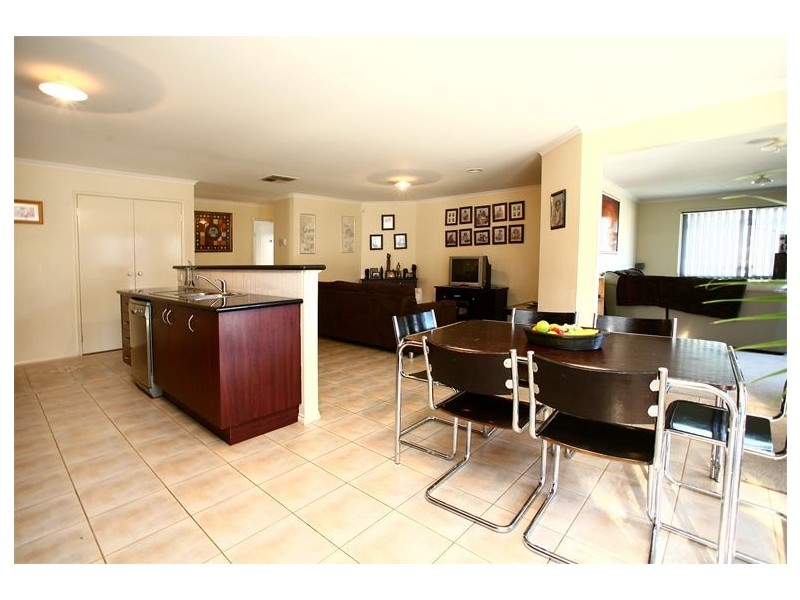 34 St. Bernards Crescent, Lynbrook VIC 3975