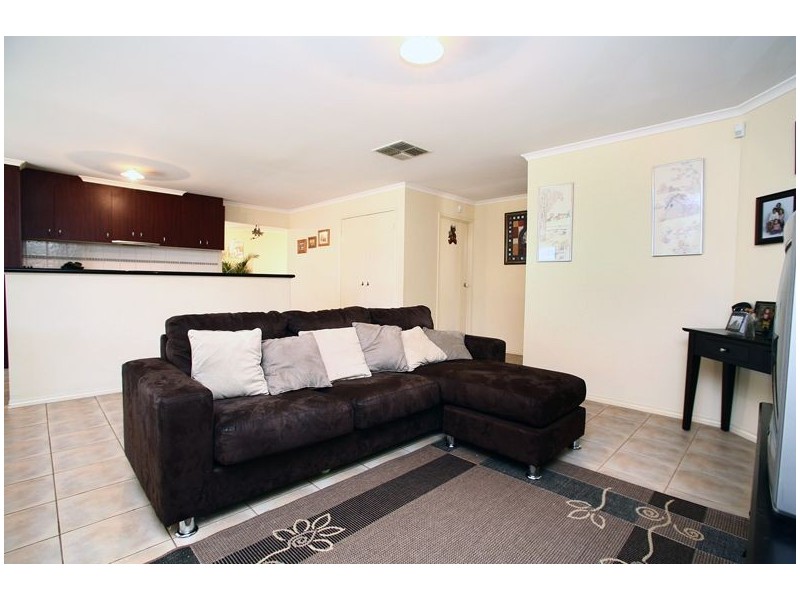 34 St. Bernards Crescent, Lynbrook VIC 3975