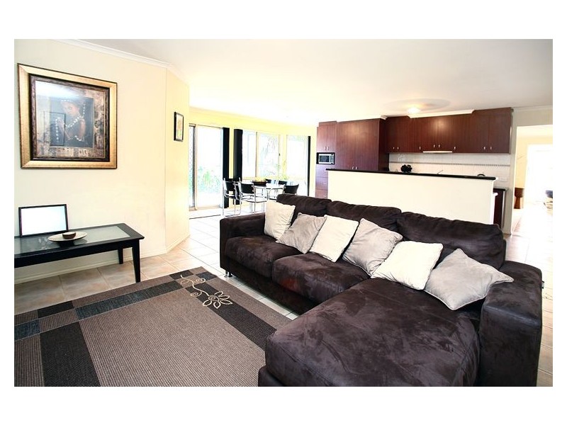 34 St. Bernards Crescent, Lynbrook VIC 3975