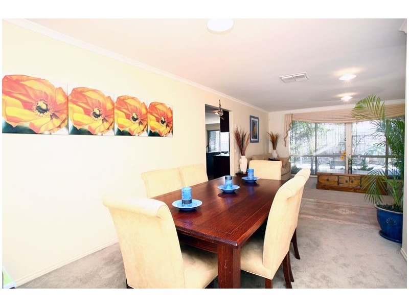 34 St. Bernards Crescent, Lynbrook VIC 3975