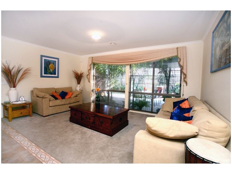 34 St. Bernards Crescent, Lynbrook VIC 3975