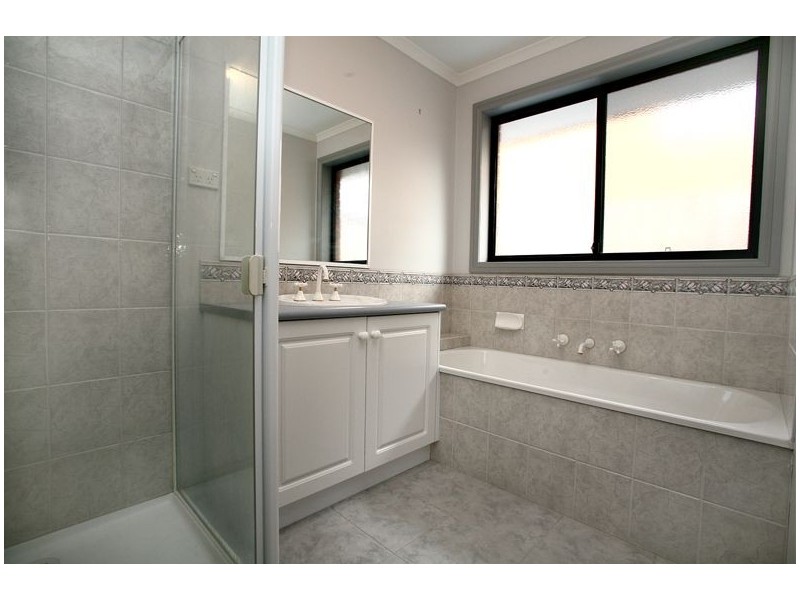 168 Sweeney Drive, Narre Warren VIC 3805