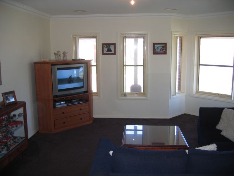 6 Henning Avenue, Lynbrook VIC 3975