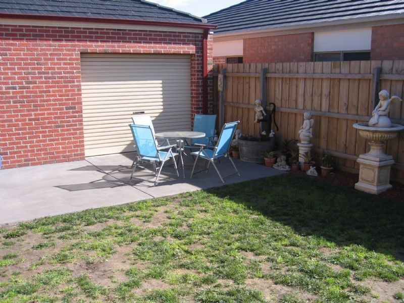 6 Henning Avenue, Lynbrook VIC 3975