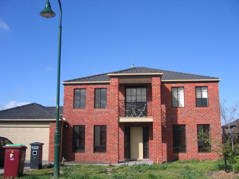 9 Hanrahan Wynd, Lynbrook VIC 3975