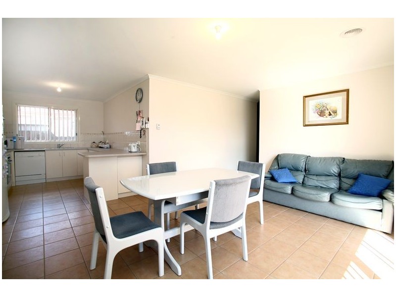 8 Burlington Chase, Hampton Park VIC 3976