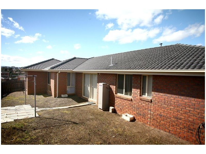 8 Burlington Chase, Hampton Park VIC 3976