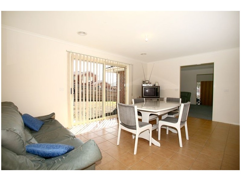 8 Burlington Chase, Hampton Park VIC 3976