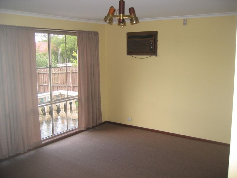 6 Chester Court, Hampton Park VIC 3976