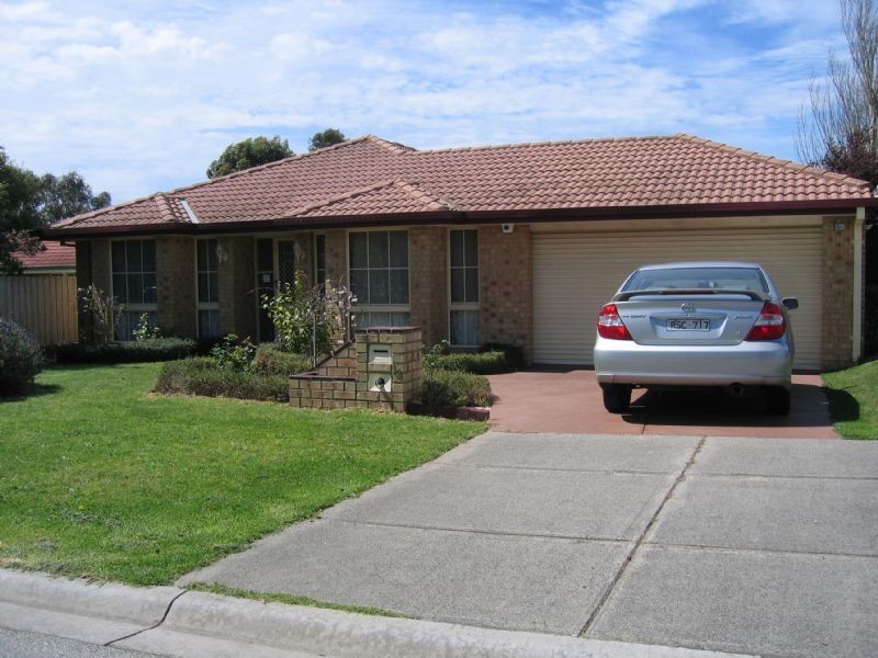 12 Kong Court, Hampton Park VIC 3976