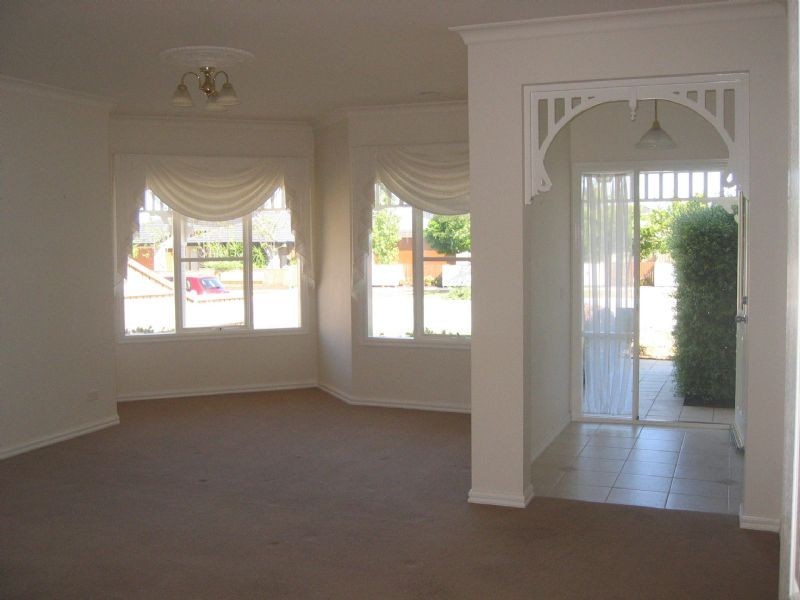 18 Moreton Bay Boulevard, Lyndhurst VIC 3975