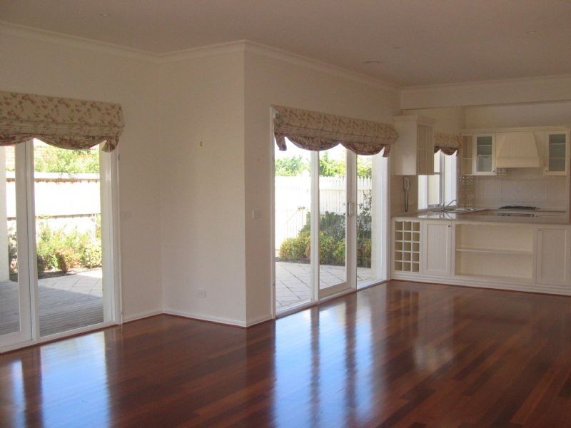 18 Moreton Bay Boulevard, Lyndhurst VIC 3975