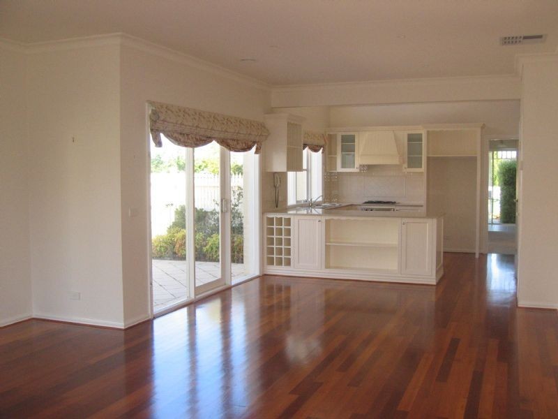 18 Moreton Bay Boulevard, Lyndhurst VIC 3975