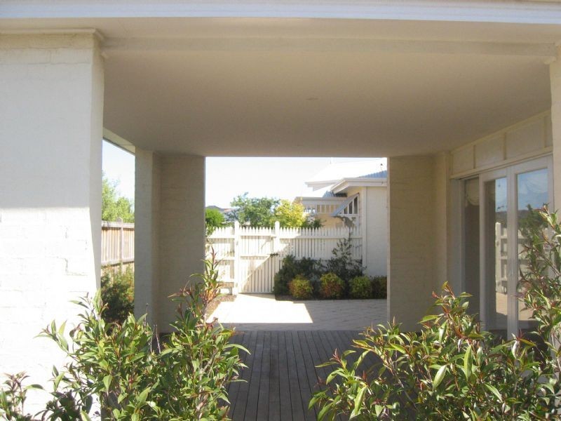 18 Moreton Bay Boulevard, Lyndhurst VIC 3975