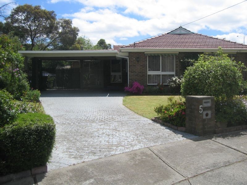 5 Karol Court, Hampton Park VIC 3976