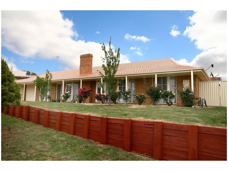 1 Robert Court, Hampton Park VIC 3976