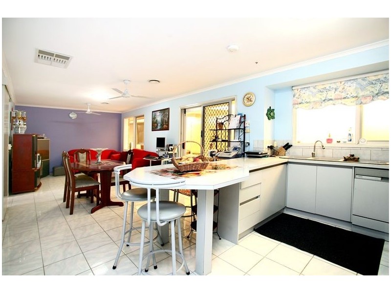 1 Robert Court, Hampton Park VIC 3976