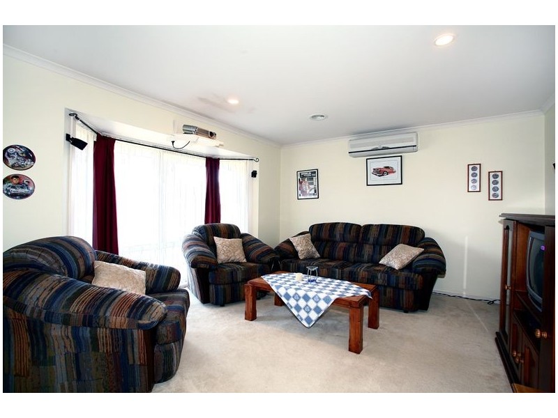 21 Dutton Close, Lynbrook VIC 3975