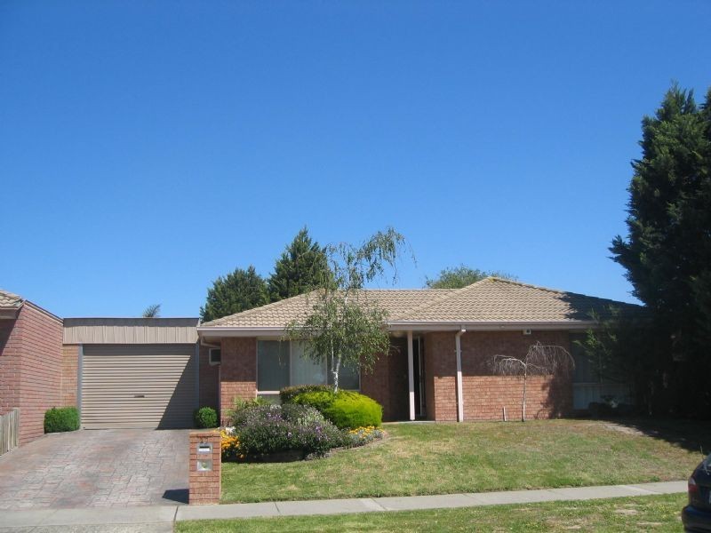 27 Verona Drive, Hampton Park VIC 3976